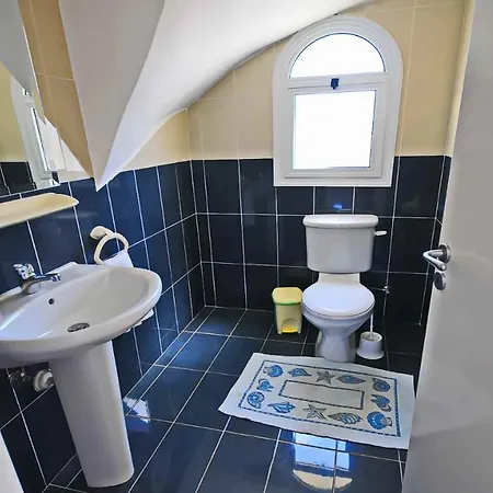 Beautiful 4 Bedroom Villa *