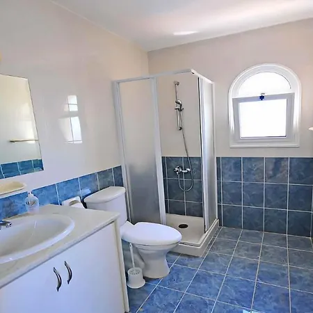 Beautiful 4 Bedroom Villa *
