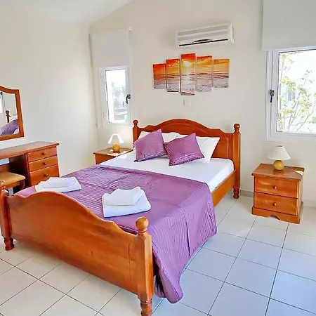 Beautiful 4 Bedroom Villa Coral Bay