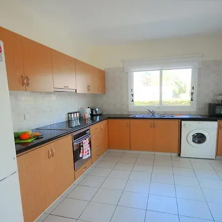 Beautiful 4 Bedroom Coral Bay